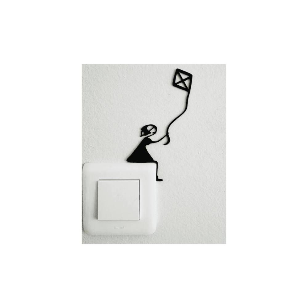 Figurine "La petite fille au cerf-volant"